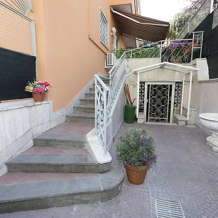 Chigi Apartment Rome
